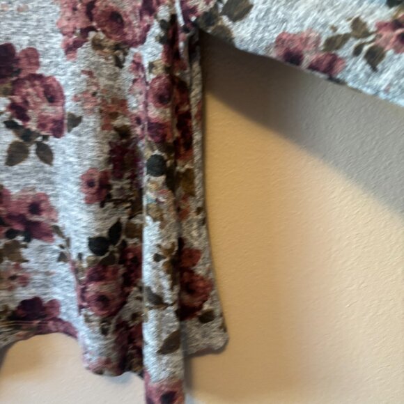 Beautiful Pink Mauve Floral Heather Gray top - 3/4 sleeves - Green Envelope - 1X - Picture 3 of 4